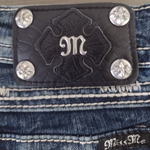 NWOT MISS ME SIGNATURE RISE SIZE 28 BOOTCUT. LOTS OF BLING💞💞💞💞💞💞 - Picture 8 of 13